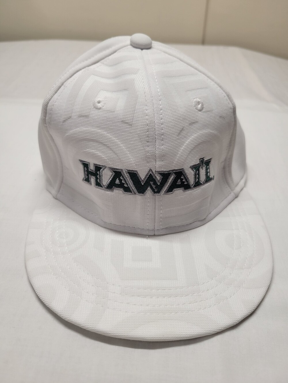University Of Hawaii UH White Fitted Hat Cap Warriors